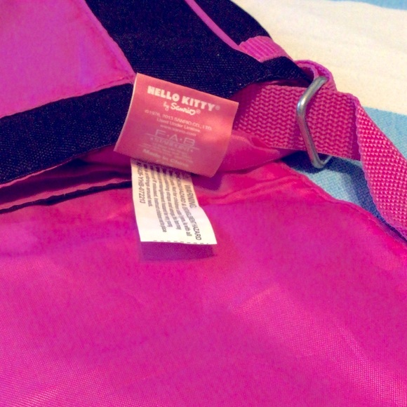 Hello Kitty messenger bag. - Picture 2 of 4